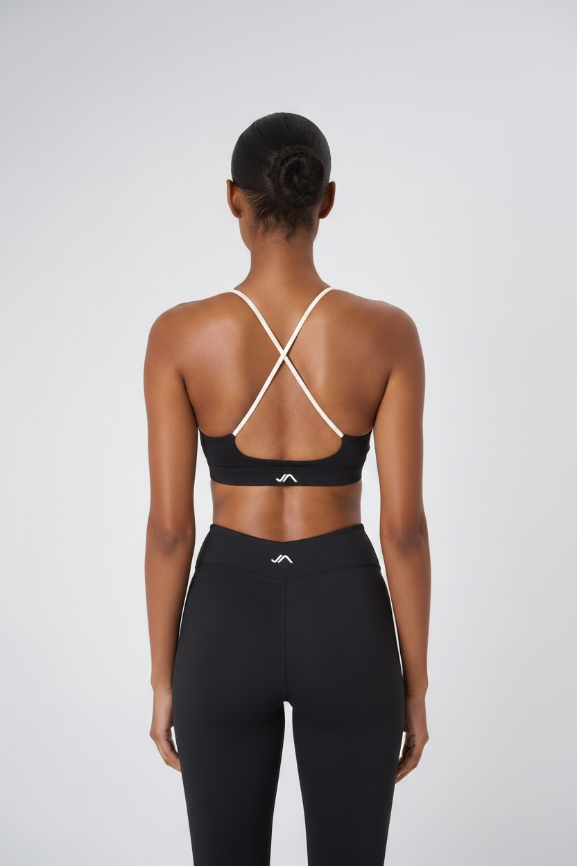 Form Contrast Trim Crop Top
