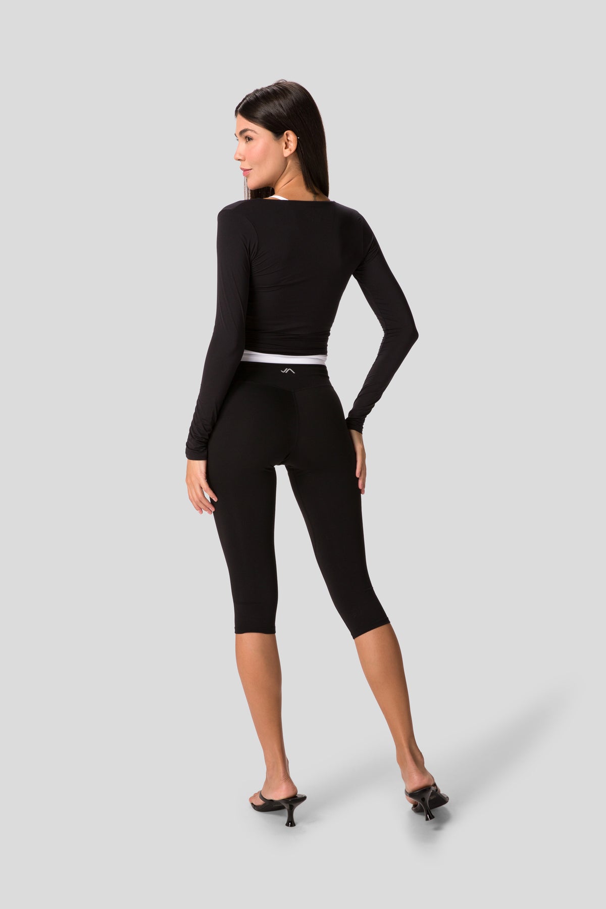 Linea High-Waisted Capri
